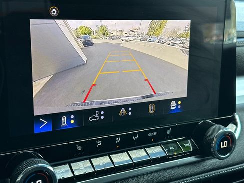 Used 2024 Chevrolet Colorado LT w/ LT Convenience Package II image 19