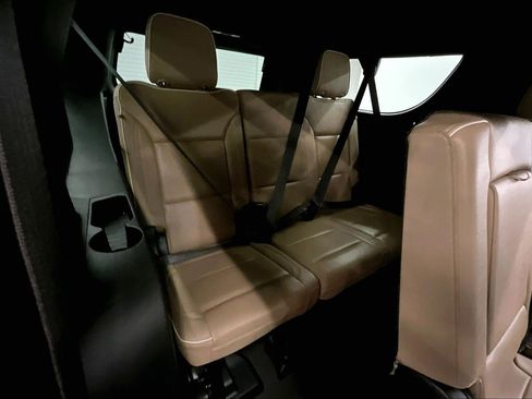 Used 2023 Chevrolet Suburban Premier AWD/4WD image 33