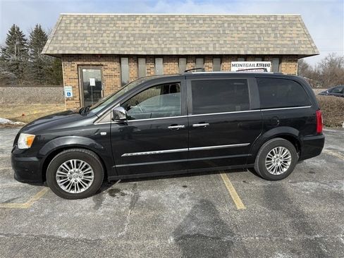 Used 2014 Chrysler Town & Country Touring-L image 1