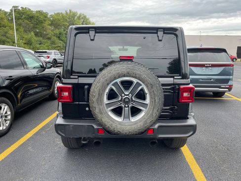 Used 2020 Jeep Wrangler Unlimited Sahara w/ Uconnect 4C Nav & Sound Group AWD/4WD image 3