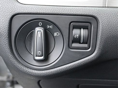 Used 2015 Volkswagen Golf S image 14