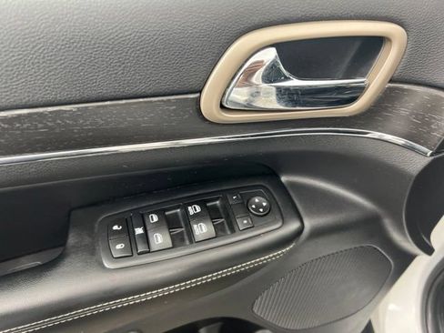 Used 2017 Jeep Grand Cherokee Limited AWD/4WD image 13