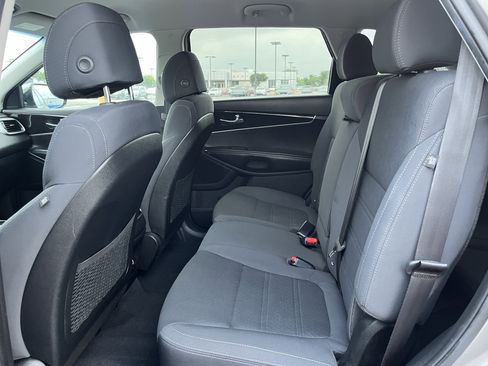 Used 2017 Kia Sorento FWD w/ LX Convenience Package image 31
