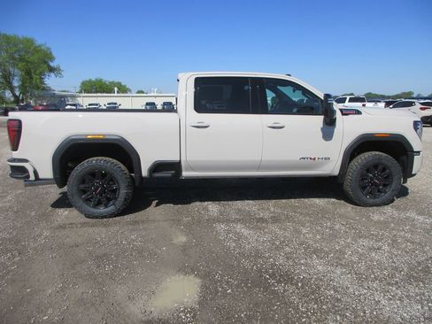 New 2026 GMC Sierra 2500 AT4 image 3