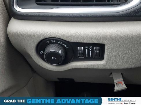 Used 2018 Chrysler Pacifica Touring-L Plus image 13