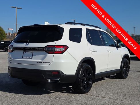 Used 2025 Honda Pilot Black Edition image 5