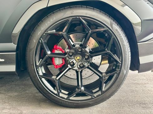 Used 2024 Lamborghini Urus Performante AWD/4WD image 16
