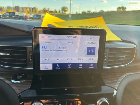 Used 2024 Ford Explorer Limited image 21