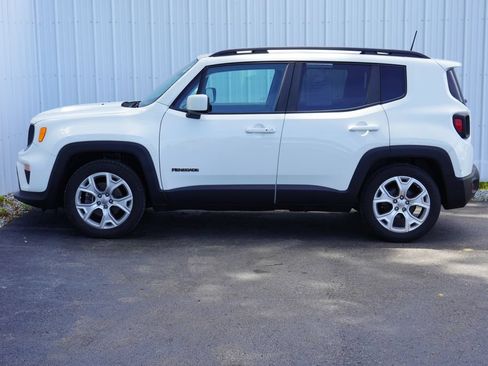Used 2019 Jeep Renegade Latitude w/ Cold Weather Group FWD image 3
