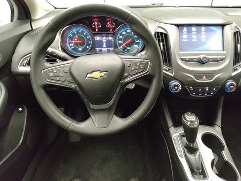 Used 2018 Chevrolet Cruze LT FWD image 22