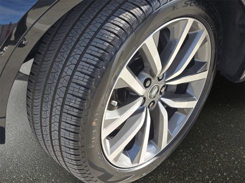 New 2026 Land Rover Discovery Limited Edition image 35