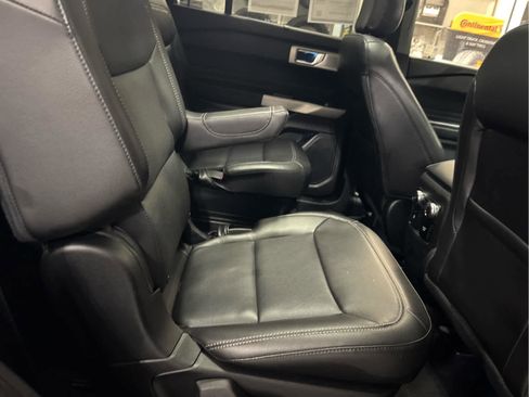 Used 2022 Ford Explorer Limited w/ Limited Technology Package image 29