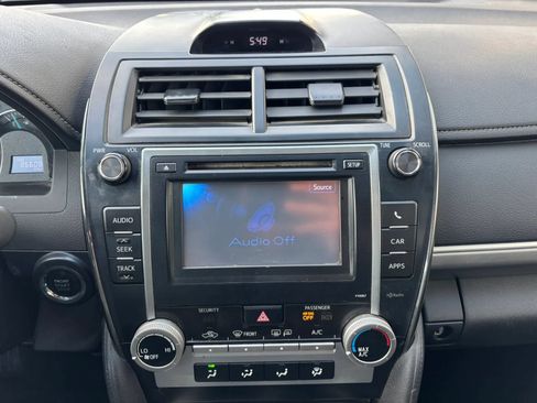 Used 2012 Toyota Camry SE w/ Leather Pkg FWD image 19