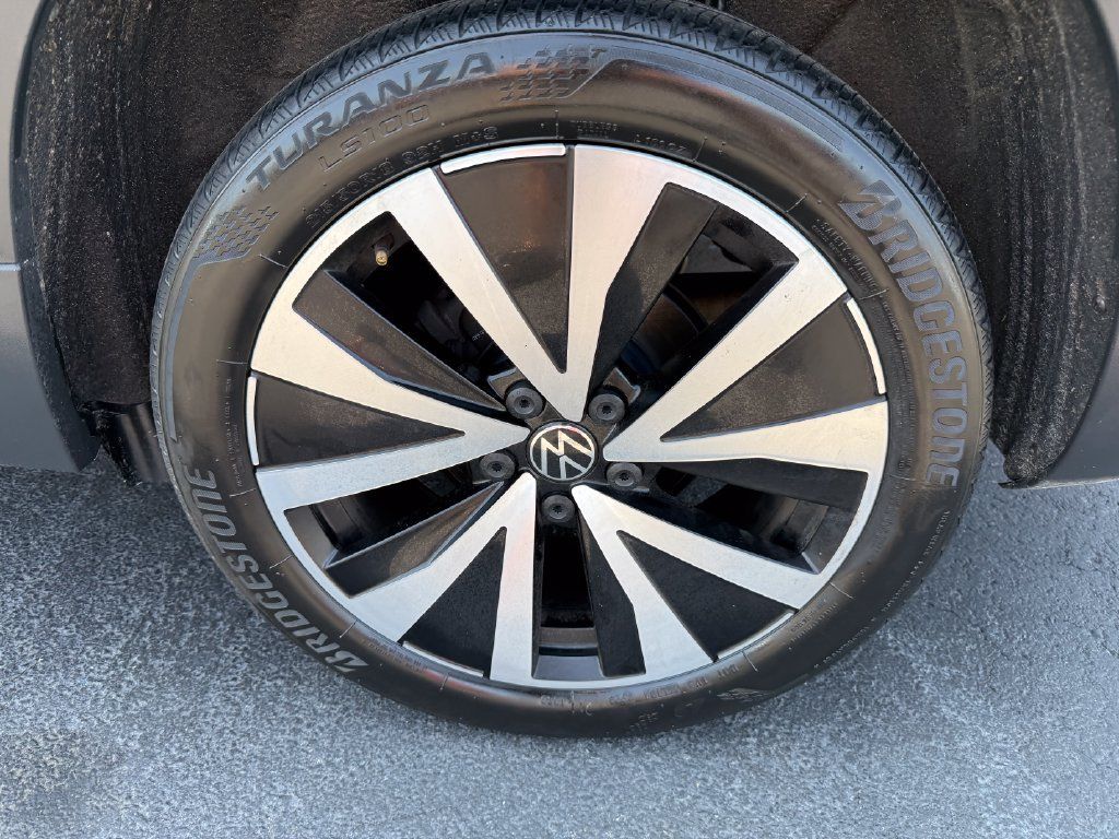Used 2024 Volkswagen Taos SE FWD image 30
