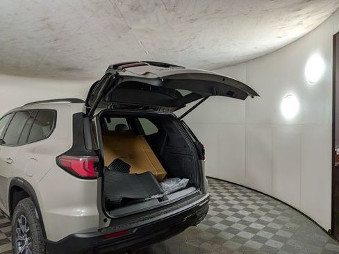 New 2026 GMC Acadia AT4 w/ Luxury Package AWD/4WD image 8