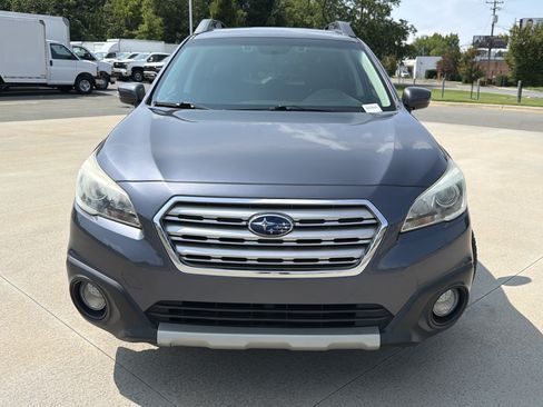 Used 2016 Subaru Outback 2.5i Limited AWD/4WD image 3