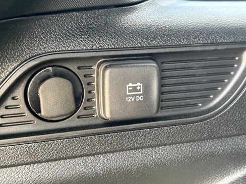 Used 2025 Jeep Grand Cherokee Limited RWD image 14