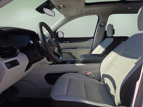 Used 2024 GMC Acadia Denali image 21