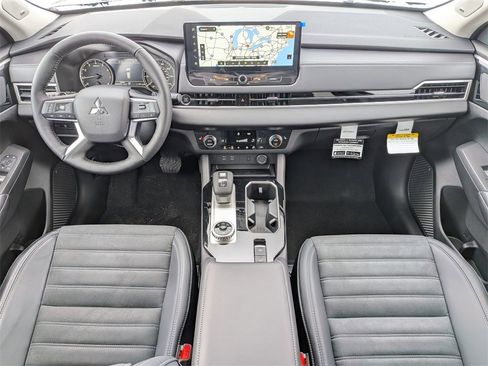 New 2026 Mitsubishi Outlander LE image 26