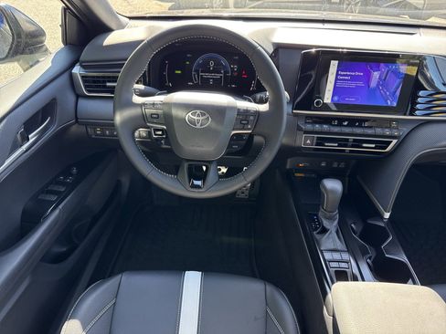 Used 2025 Toyota Camry SE image 15
