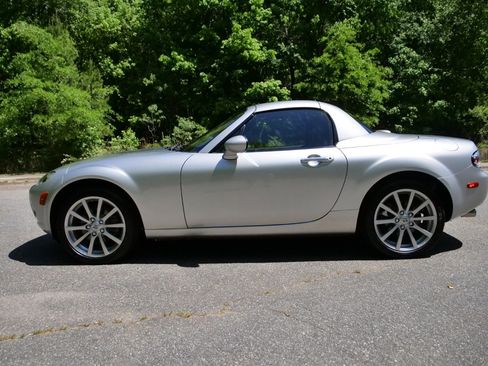 Used 2008 MAZDA MX-5 Miata Grand Touring w/ Premium Pkg RWD image 28