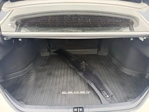 Used 2021 Toyota Camry XLE image 8