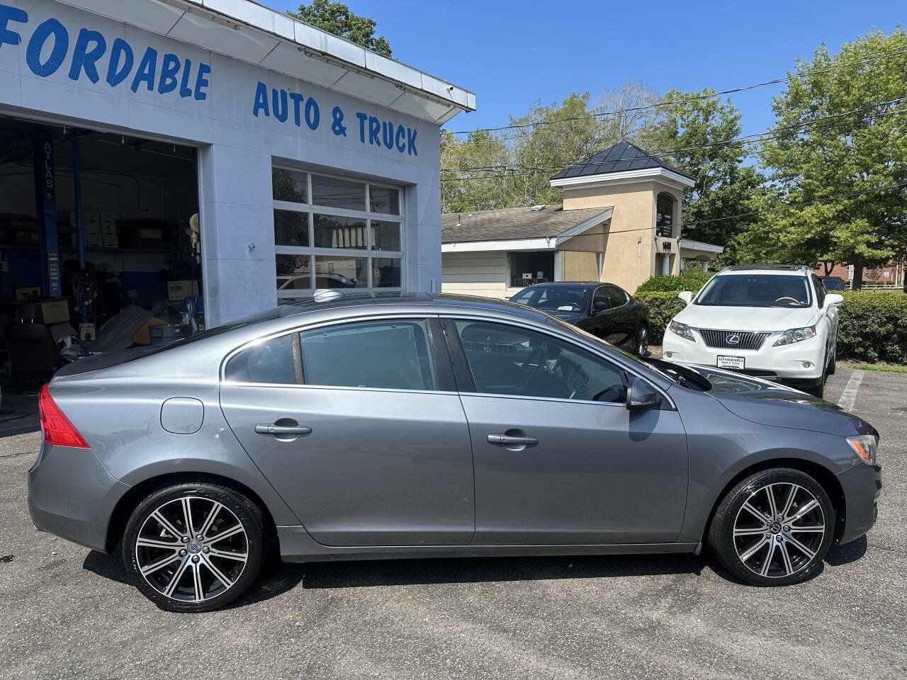 Used 2017 Volvo S60 T5 Inscription FWD image 5