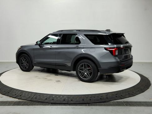 Used 2025 Ford Explorer ST-Line w/ ST-Line Street Pack AWD/4WD image 6