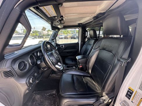 Used 2023 Jeep Wrangler Unlimited Sahara w/ Cold Weather Group AWD/4WD image 17