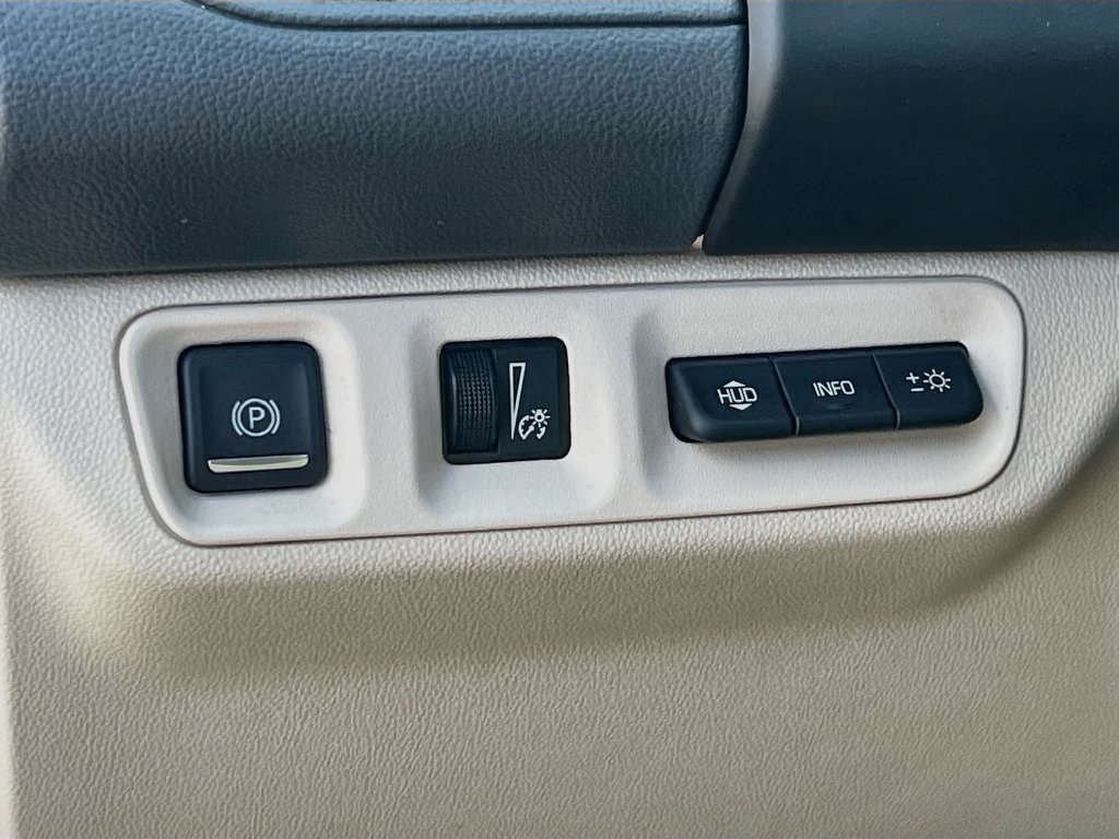 Used 2022 GMC Acadia Denali w/ Trailering Package FWD image 15