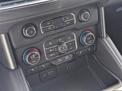 Used 2022 Chevrolet Tahoe LT w/ Luxury Package image 23