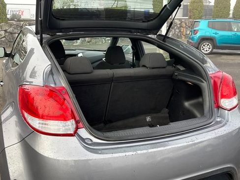 Used 2017 Hyundai Veloster Value Edition image 11