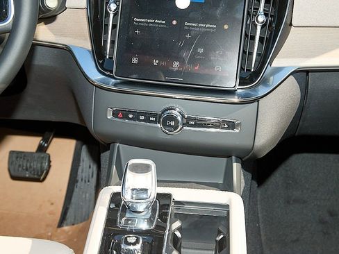 New 2026 Volvo XC90 T8 Plus w/ Protection Package Premier image 27