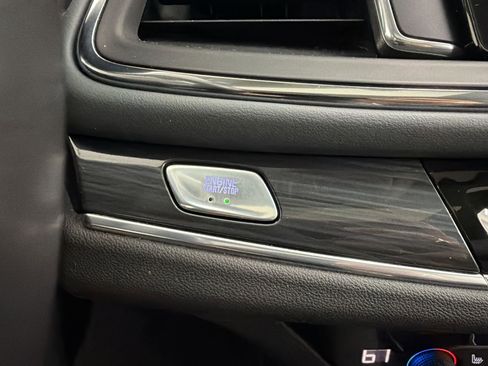 Used 2019 Buick Enclave Essence FWD image 27