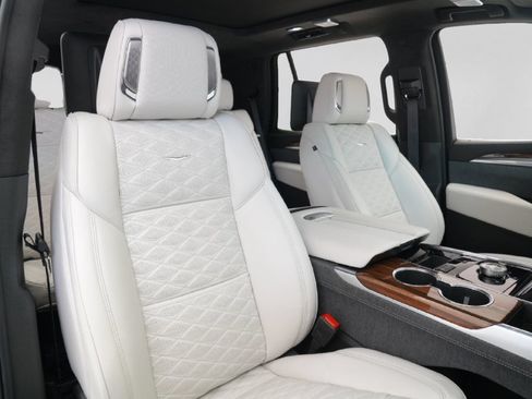 Used 2026 Cadillac Escalade Platinum Sport w/ LPO, ONYX Package AWD/4WD image 39