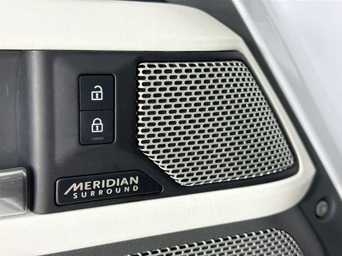 Used 2023 Land Rover Defender 130 SE AWD/4WD image 24