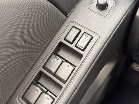 Used 2024 Nissan Frontier SL image 6