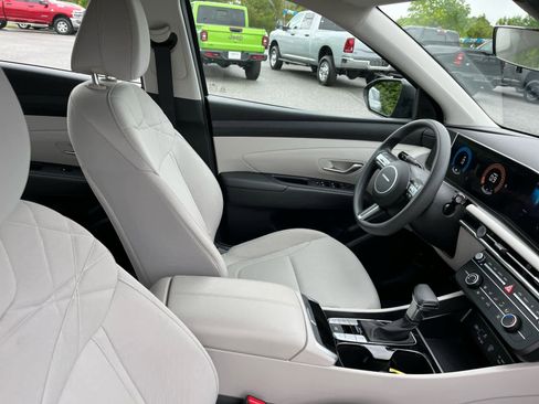 Used 2025 Hyundai Tucson SE FWD image 36