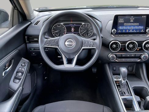Used 2025 Nissan Sentra SV FWD image 6