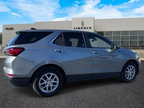 Used 2023 Chevrolet Equinox LT image 3