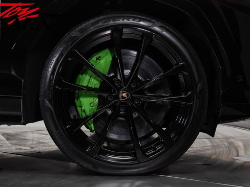Used 2022 Lamborghini Urus AWD/4WD image 14