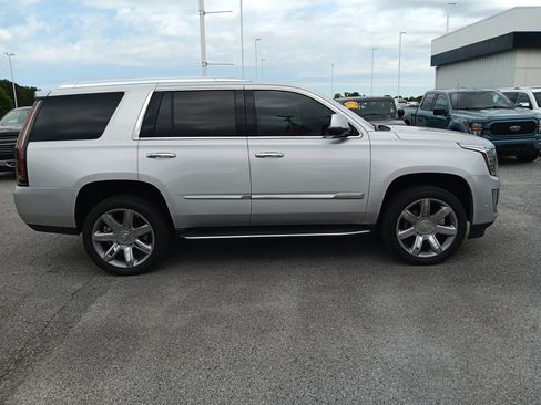Used 2019 Cadillac Escalade Luxury AWD/4WD image 7