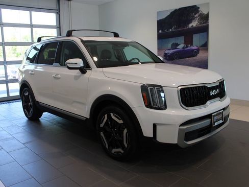 Used 2023 Kia Telluride EX AWD/4WD image 2