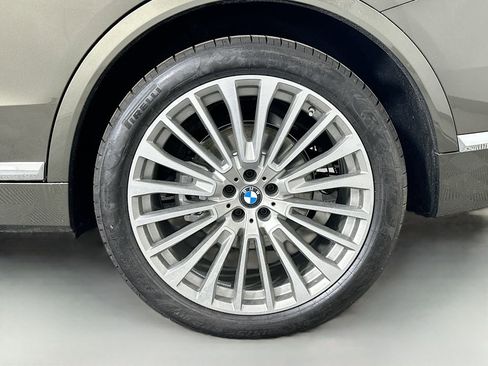 Used 2025 BMW X7 xDrive40i w/ Premium Package image 23