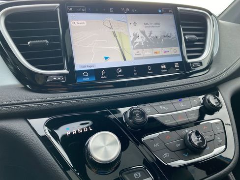 New 2026 Chrysler Pacifica Limited w/ S Appearance Package image 36