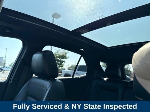 Used 2023 Chevrolet Equinox RS w/ RS Leather Package AWD/4WD image 2