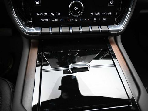 New 2026 GMC Yukon XL Denali w/ Denali Reserve Package AWD/4WD image 21