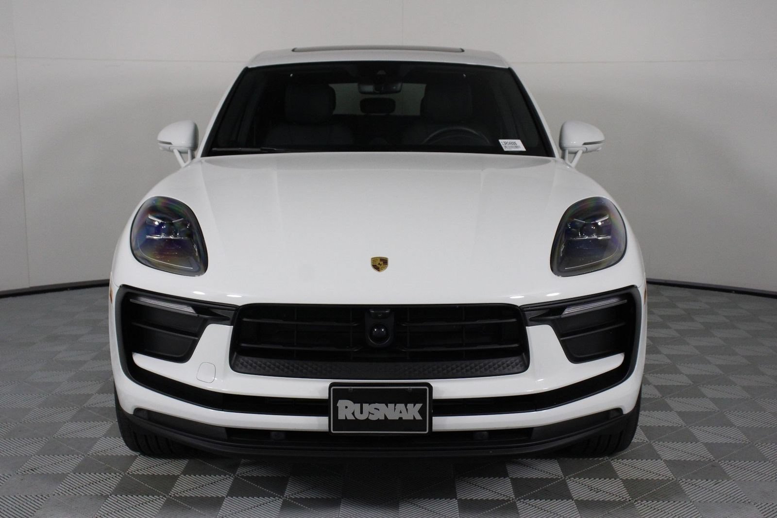 Certified 2026 Porsche Macan AWD/4WD image 10