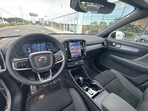 Used 2025 Volvo XC40 B5 Plus AWD/4WD image 21