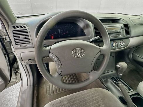 Used 2005 Toyota Camry FWD image 12